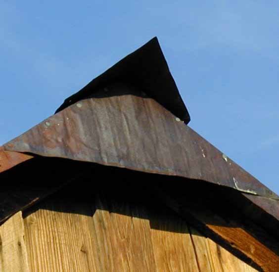 2002-10_Bodie_bldg_roof_peak_01.jpg