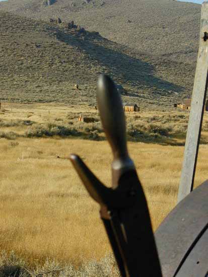 2002-10_Bodie_machine_winch_levers_B_01.jpg